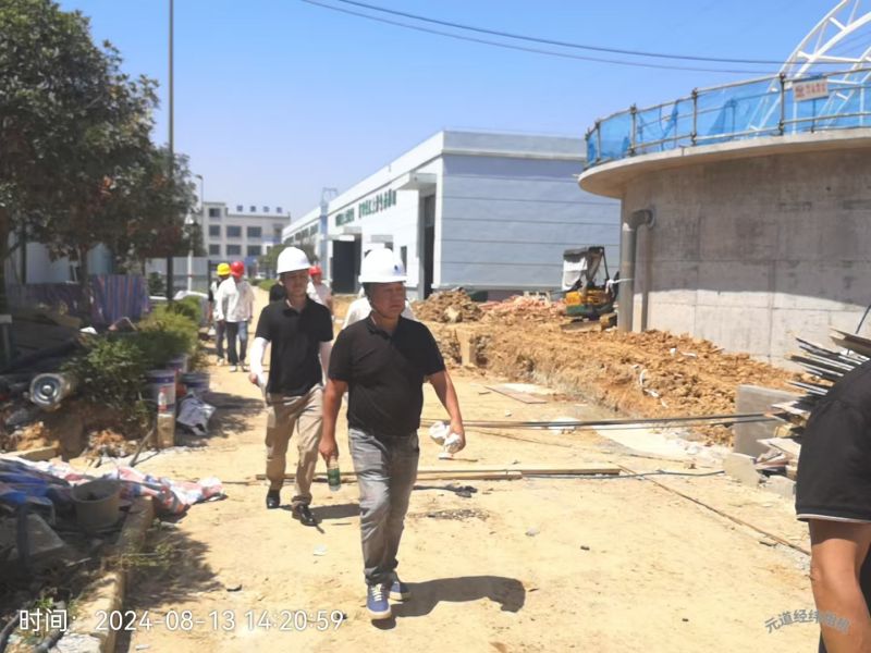 四川凯发一触即发环保领导团队高温下考察眉山工业园区污水处理厂项目